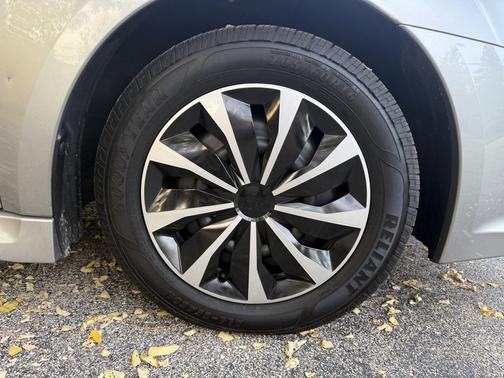 Silver 2011 Subaru Legacy 2.5 i