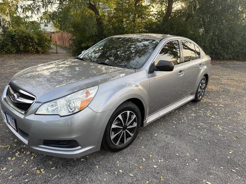 Silver 2011 Subaru Legacy 2.5 i