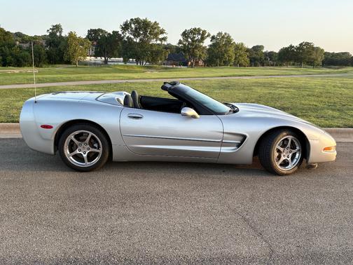 2004 Chevrolet Corvette Base