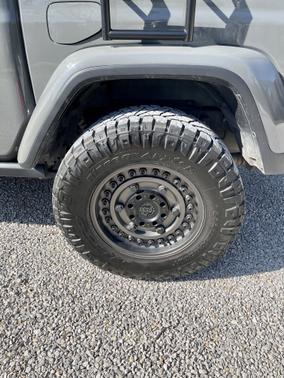 Photo 5 of 7 of 2020 Jeep Gladiator Rubicon