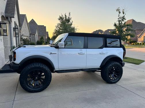 2023 Ford Bronco Outer Banks
