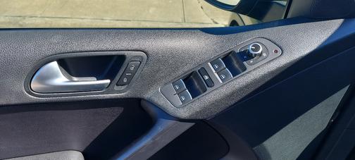 2014 Volkswagen Tiguan Auto SE