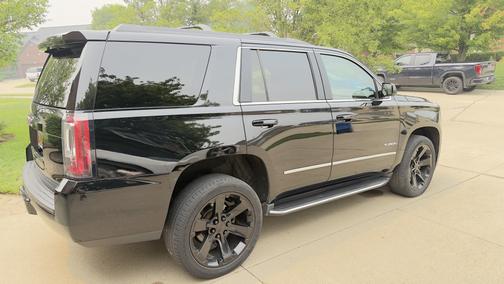 Black 2019 GMC Yukon SLE