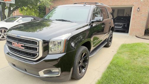 Black 2019 GMC Yukon SLE