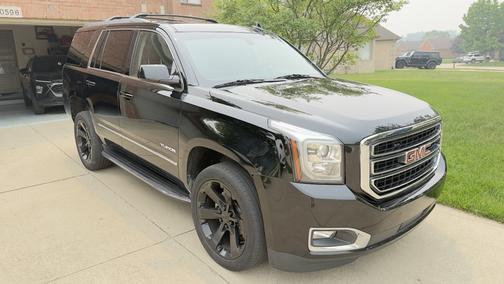 Black 2019 GMC Yukon SLE
