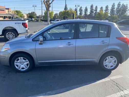2011 Nissan Versa 1.8 S