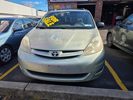 Green 2007 Toyota Sienna LE