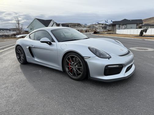2016 Porsche Cayman GT4