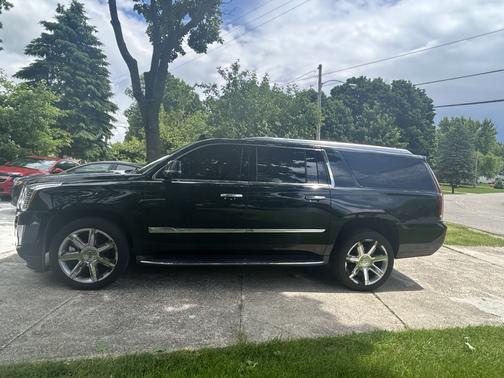 2016 Cadillac Escalade ESV Luxury