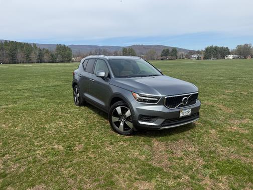 2019 Volvo XC40 T5 Momentum