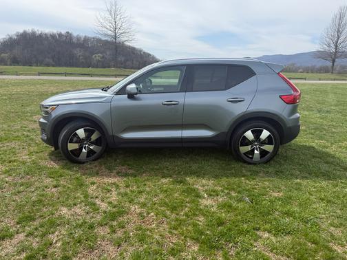 2019 Volvo XC40 T5 Momentum