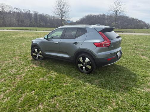 2019 Volvo XC40 T5 Momentum