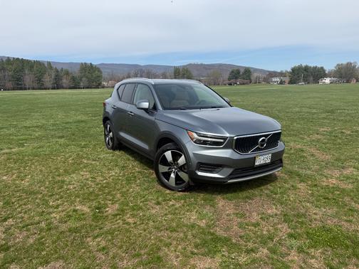 2019 Volvo XC40 T5 Momentum
