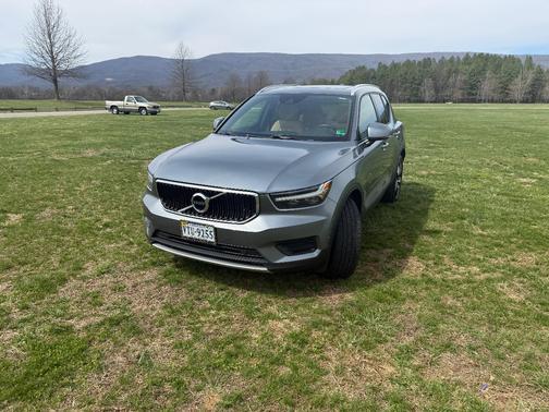 2019 Volvo XC40 T5 Momentum