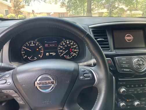 2015 Nissan Pathfinder SV