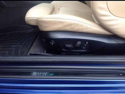Blue 2009 BMW 128 i
