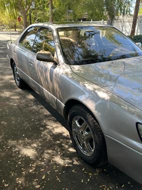 Gold 1996 Lexus ES 300 Base