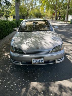 Gold 1996 Lexus ES 300 Base