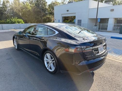 2015 Tesla Model S 85