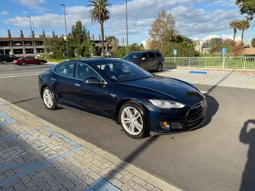 2015 Tesla Model S 85