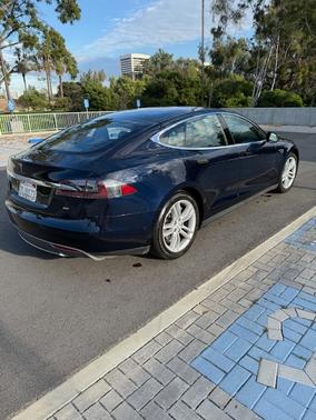 2015 Tesla Model S 85