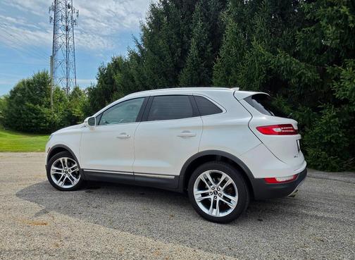 White 2017 Lincoln MKC Reserve