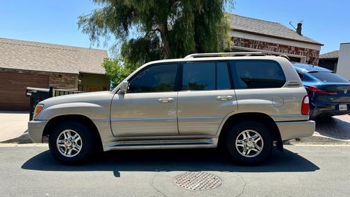 2002 Lexus LX 470 Base