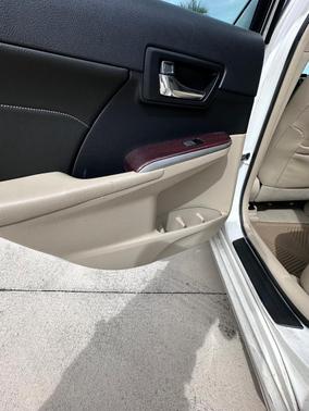 White 2014 Toyota Camry XLE