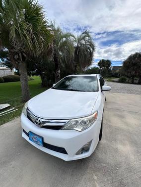 White 2014 Toyota Camry XLE