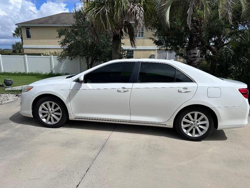 White 2014 Toyota Camry XLE