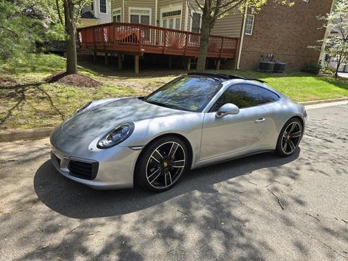 2017 Porsche 911 Carrera 4