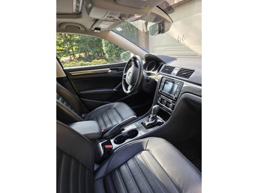 2017 Volkswagen Passat 1.8T SEL Premium