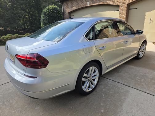 2017 Volkswagen Passat 1.8T SEL Premium