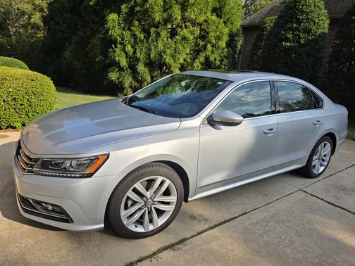 2017 Volkswagen Passat 1.8T SEL Premium