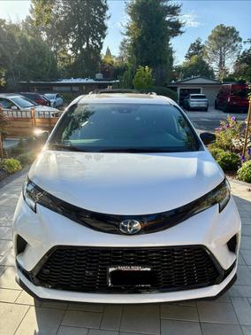 White 2025 Toyota Sienna XSE