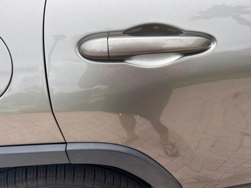 Beige 2019 Jeep Cherokee Latitude Plus