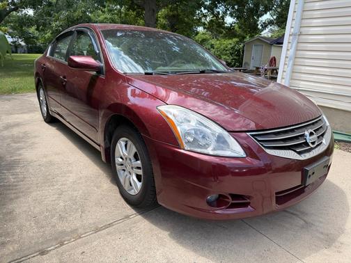 Red 2012 Nissan Altima 2.5 S
