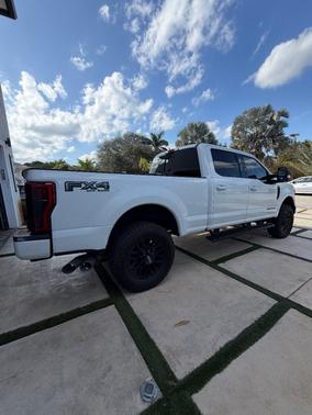White 2020 Ford F-250 Lariat
