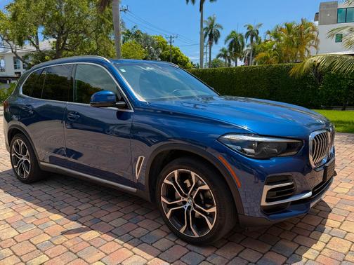 Blue 2022 BMW X5 xDrive40i