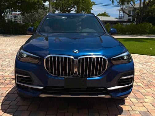 Blue 2022 BMW X5 xDrive40i