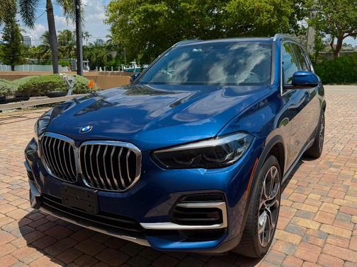 Blue 2022 BMW X5 xDrive40i