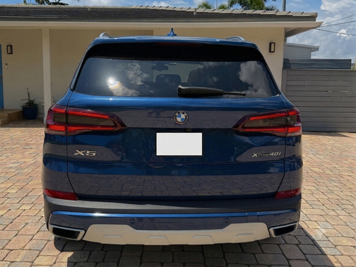 Blue 2022 BMW X5 xDrive40i
