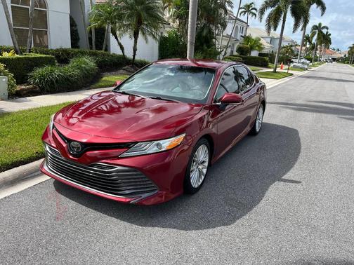 Red 2018 Toyota Camry XLE