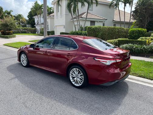 Red 2018 Toyota Camry XLE