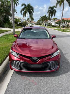 Red 2018 Toyota Camry XLE