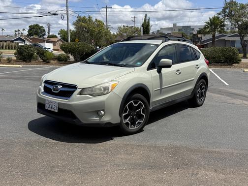 Beige 2014 Subaru XV Crosstrek 2.0i Premium