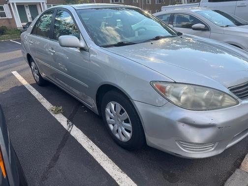 Silver 2005 Toyota Camry LE