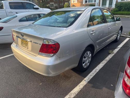 Silver 2005 Toyota Camry LE