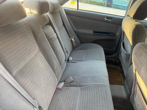 Silver 2005 Toyota Camry LE