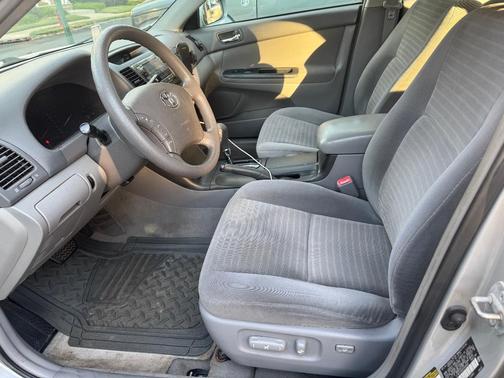 Silver 2005 Toyota Camry LE